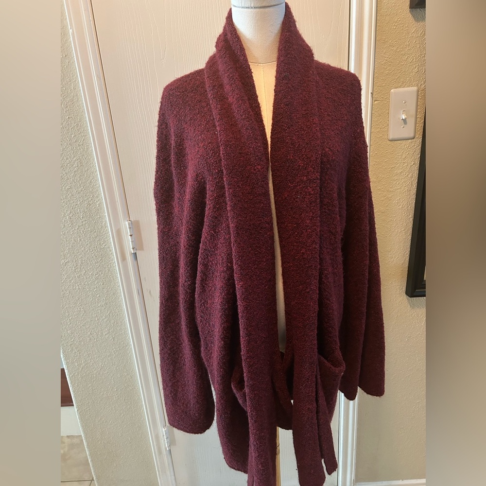 Maroon sweater with front pockets. 2X